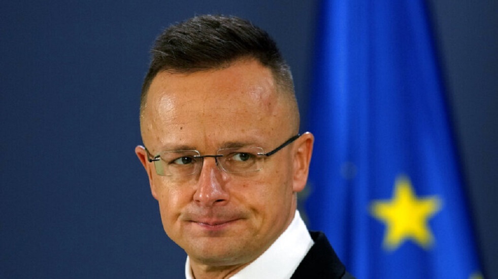 سيارتو: الناتو يريد جمع مائة مليار دولار أخرى لأوكرانيا