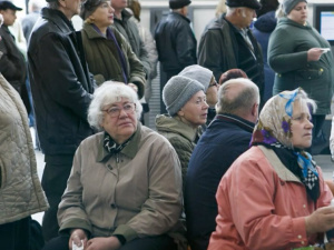 Пенсіонери за кордоном повинні будуть щороку проходити фізичну ідентифікацію – подробиці