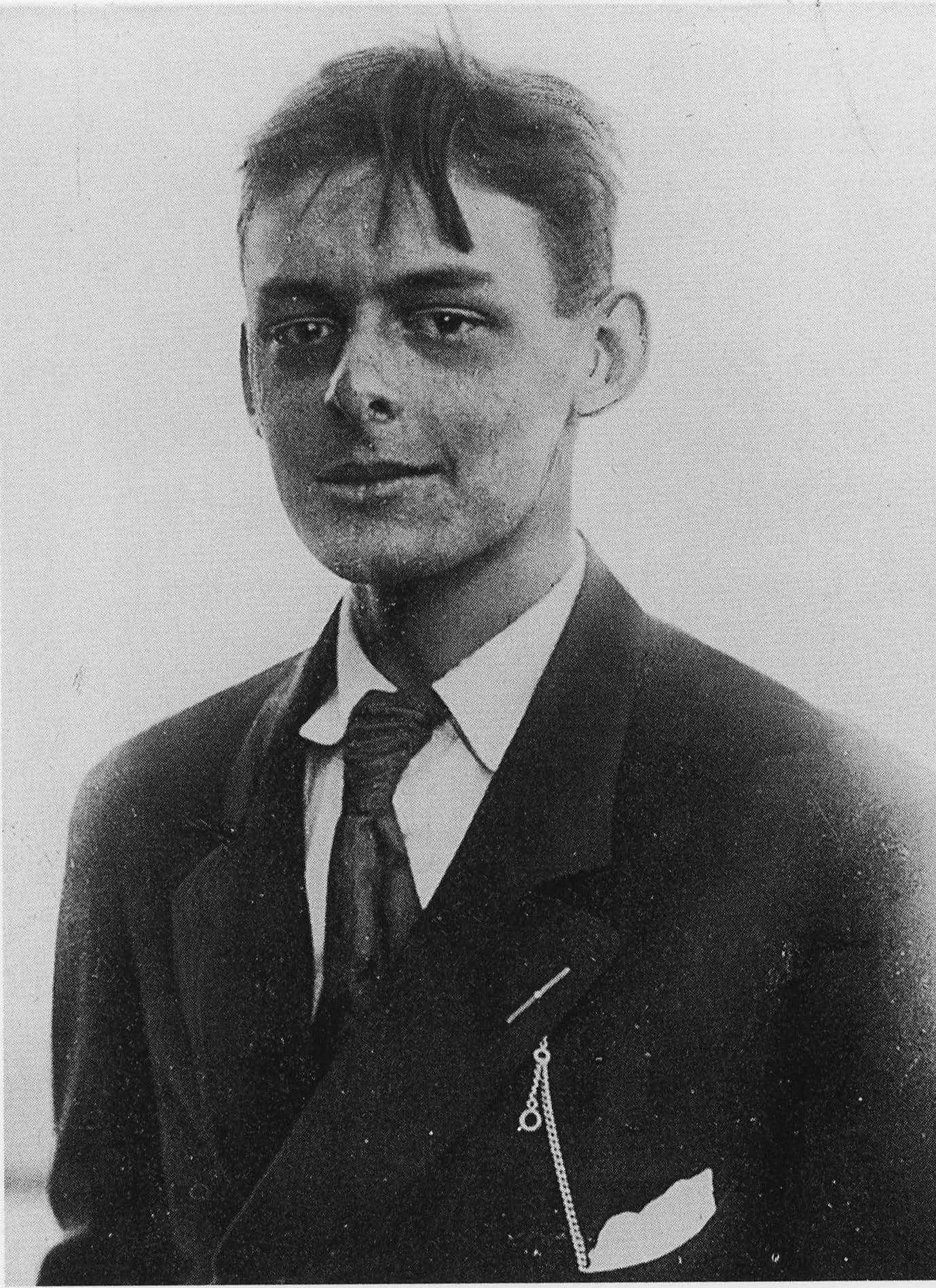 4. Eliot, age 18 (1907), as Harvard undergraduate