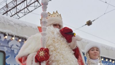 Екатеринбуржцы встретили новогодний поезд (ФОТО, ВИДЕО)