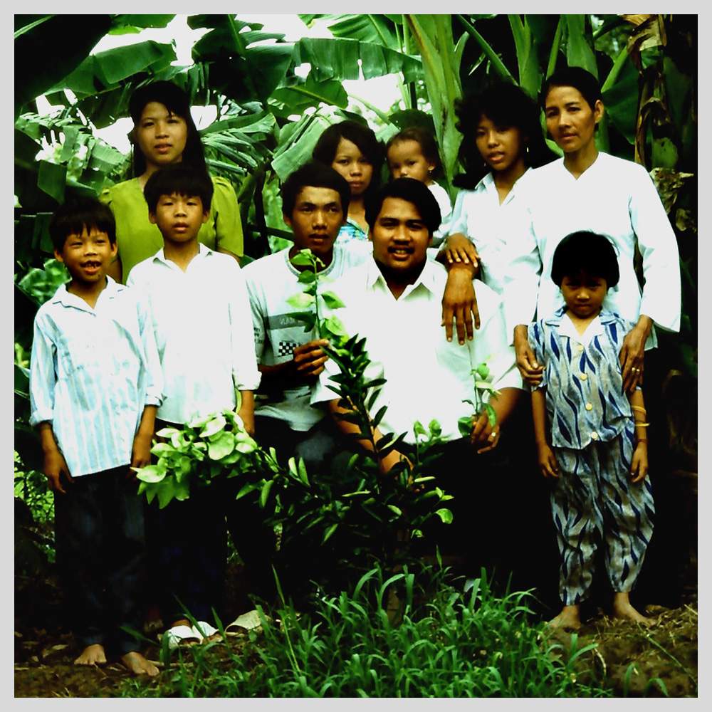 Tuy with some of his Vietnamese family, 1993