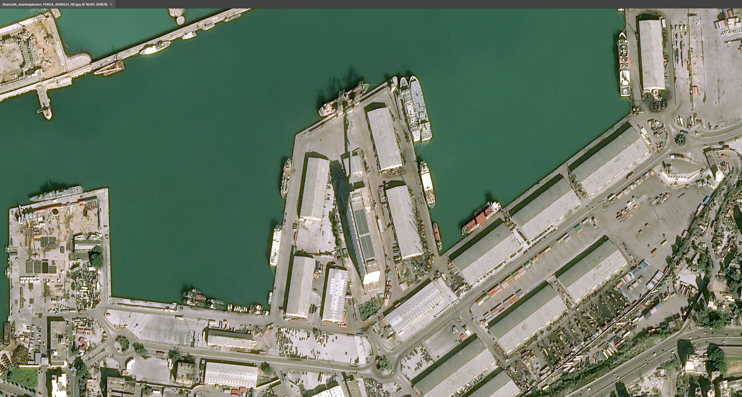 Порт Бейрута до взрыва, фото с воздуха