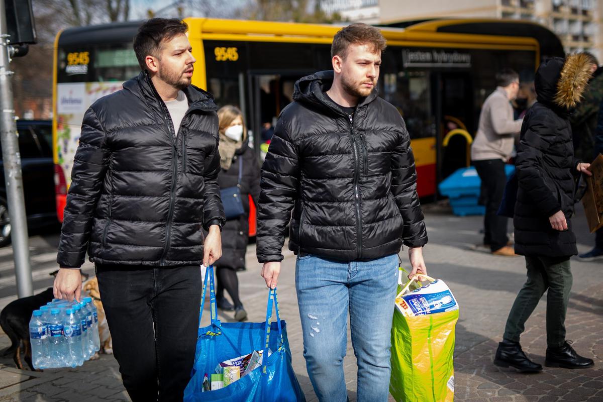 Сбор одежды для украинских беженцев в Польше. Фото: Марек Горчинский