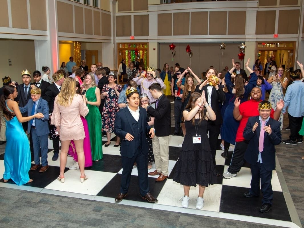 People With Disabilities Have Prom To Remember At Vienna Church