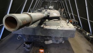 Кадры транспортировки и ремонта трофейного танка Leopard