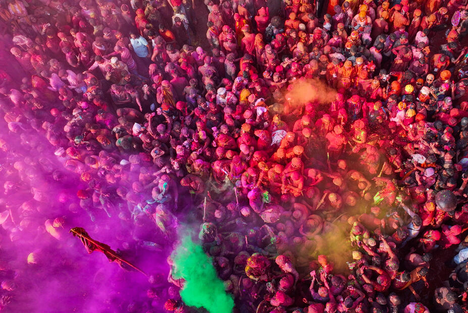 חגיגה צבעונית: ההודים חגגו השבוע את פסטיבל הולי 
