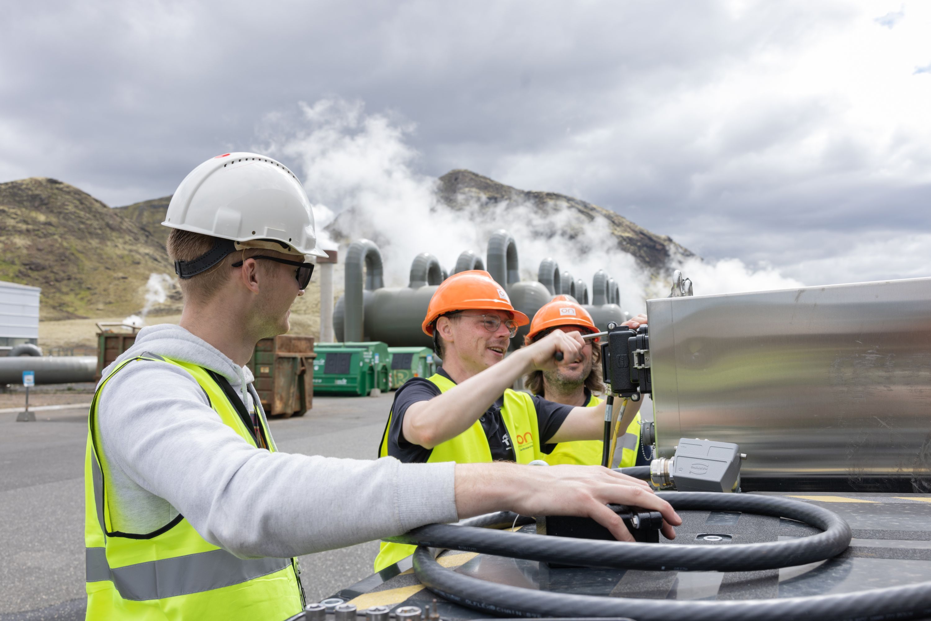 Students working on CO2 storage project for the SUCCEED project in Iceland