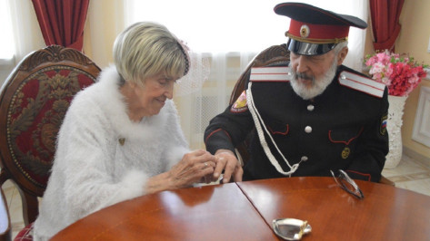«Ждала его 45 лет»: удивительную свадьбу сыграли в Воронежской области