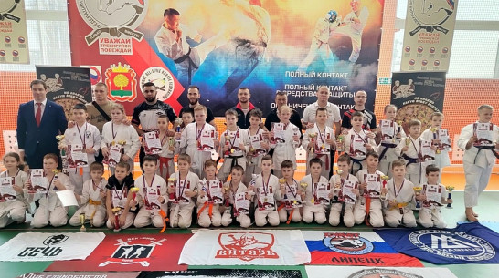 Верхнехавские каратисты взяли 2 золотые медали на соревнованиях в Липецке