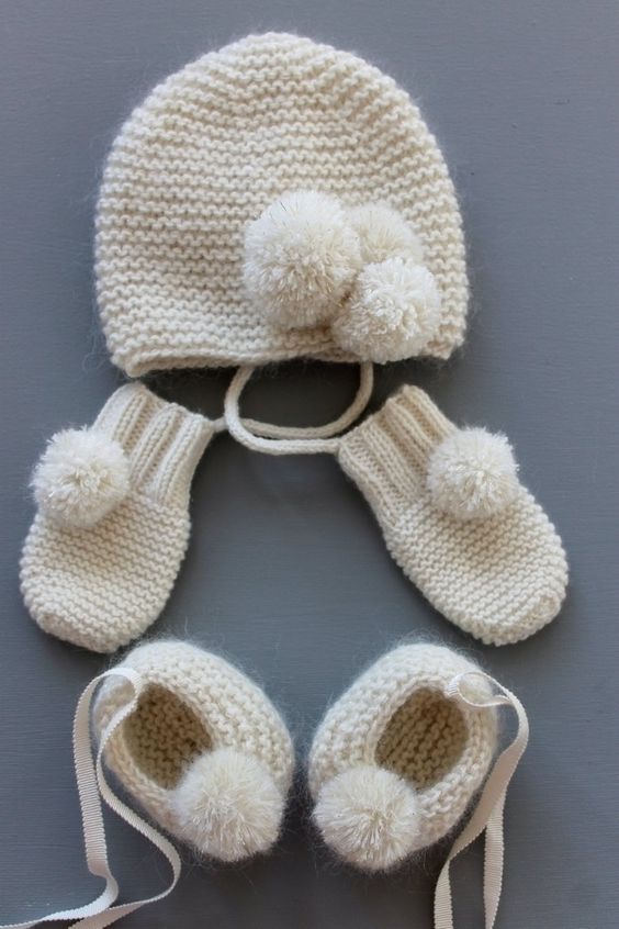 Full cashmere and mohair baby set, baby booties, baby hat and baby mittens.: 