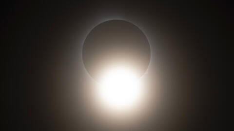 La Lune recouvre partiellement le Soleil lors d'une éclipse solaire totale, vue à Cleveland le lundi 8 avril 2024.