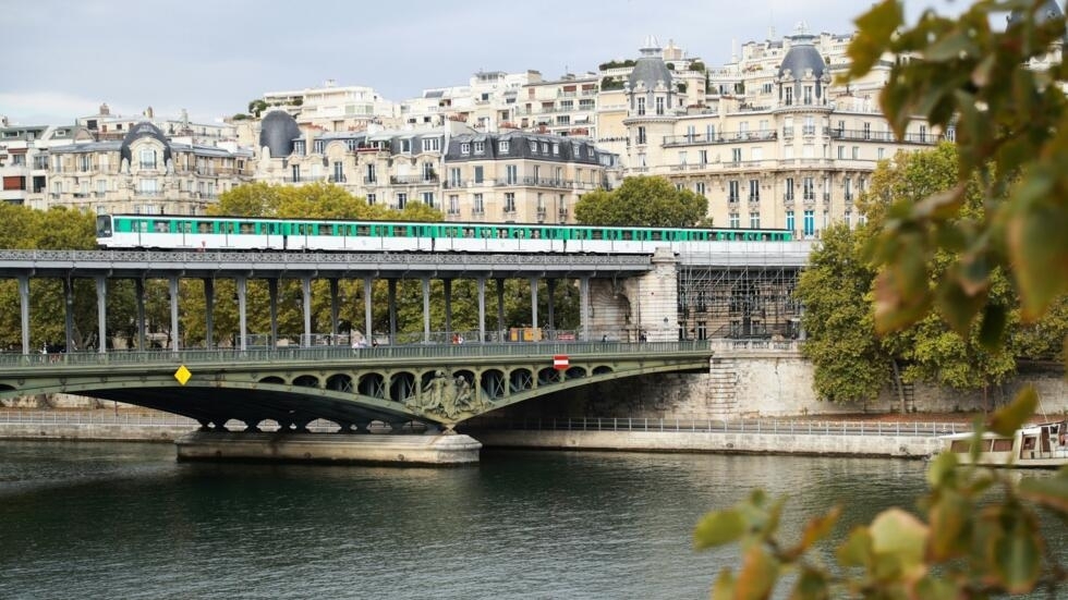 Picturesque but creaking: the line 6 offers some of the best views on the Paris metro.