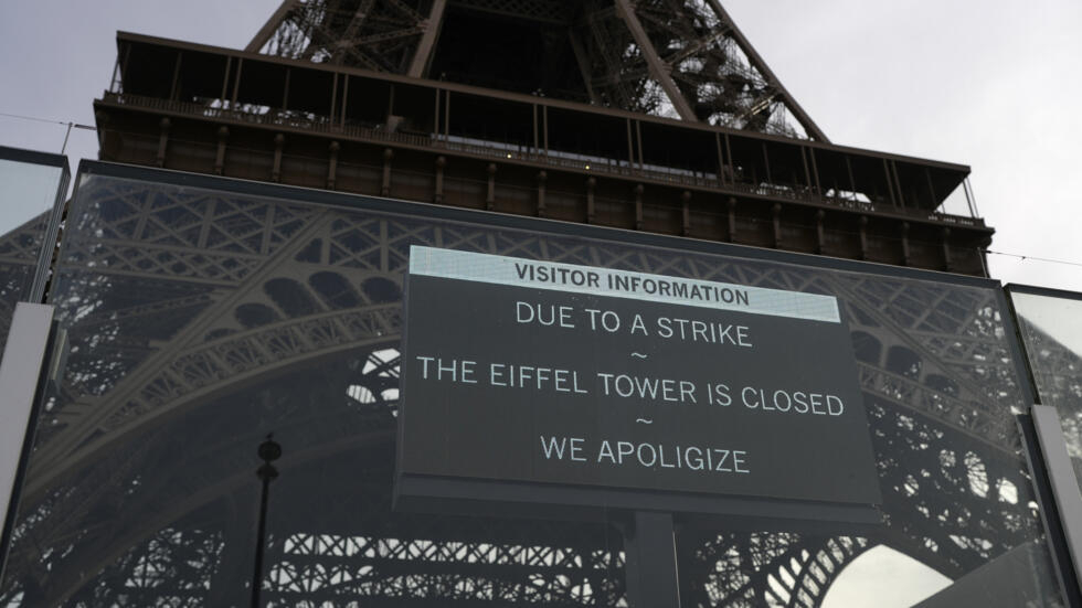 A board warns about a strike at the Eiffel Tower, Wednesday, December 27, 2023 in Paris.
