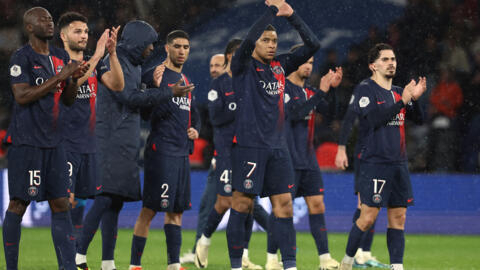 Paris Saint-Germain's French forward #07 Kylian Mbappe (C) and teammates applaud supporters at the end of the French L1 football match between Paris Saint-Germain (PSG) and Le Havre AC at the Parc d