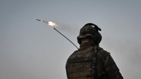 Une roquette tirée près d'une ligne de front dans la région de Zaporizhzhia, en Ukraine, le 27 avril 2024.