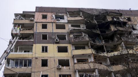 Un immeuble d'habitation endommagé à Kryvyi Rih, en Ukraine, le mercredi 13 mars 2024.