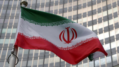 Le drapeau iranien devant le siège de l'Agence internationale de l'énergie atomique (AIEA) à Vienne, en Autriche, le 5 juin 2023.