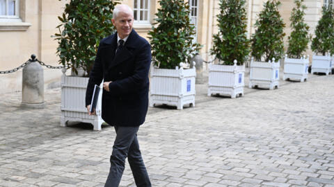 وزير التجارة الخارجية الفرنسي فرانك ريستر يصل لحضور "ندوة عمل" وزارية حكومية مع رئيس الوزراء الفرنسي في فندق ماتينيون، في باريس، في 10 فبراير 2024.
