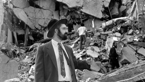 Les dégâts après l'attentat contre la mutuelle israélienne AMIA le 18 juillet 1994 à Buenos Aires.