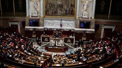 مشهد عام من الجمعية الوطنية في باريس في 13 نيسان/أبريل 2021