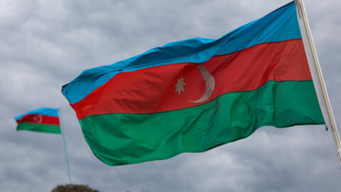 Un drapeau de l'Azerbaïdjan au poste de contrôle de Lachin, le 26 septembre 2023.