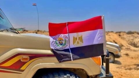 العلم المصري بعد أن عدله "اتحاد القبائل العربية"