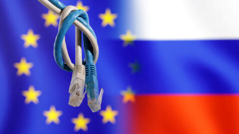 Иллюстративное фото: флаги ЕС и РФ.