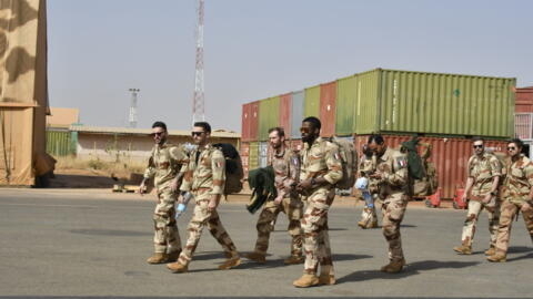 The last French soldiers in Niger boarding a French military plane to leave for good, in Niamey, on 22 December 2023.