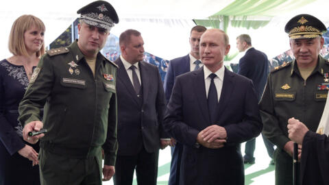 俄罗斯国防部副部长伊万诺夫、国防部长绍伊古与总统普京资料图片