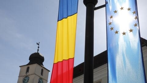 Steagurile României și Uniunii Europene la Sibiu, România, 9 mai 2019