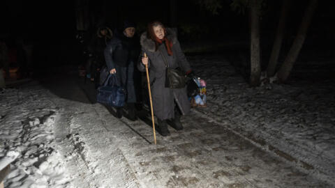 Женщины на погранпереходе с Россией в Сумской области Украины. 22 ноября 2023 года.