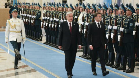 Президенты Казахстана и Франции Касым-Жомарт Токаев (слева) и Эмманюэль Макрон в Астане. Казахстан, 1 ноября 2023 г.