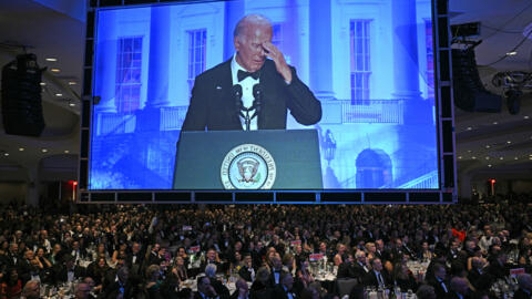 Autodérision et piques pour son concurrent Donald Trump, Joe Biden (notre photo) a respecté la tradition, samedi 27 avril au soir, lors du dîner annuel des correspondants de la Maison Blanche.
