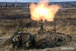 Тренировочные стрельбы мобилизованных с Центрального военного округа на полигоне Еланский. Свердловская область, учебные стрельбы, минометный расчет, полигон еланский, 120мм возимый миномет 2б11, тренировка на полигоне, сбойка