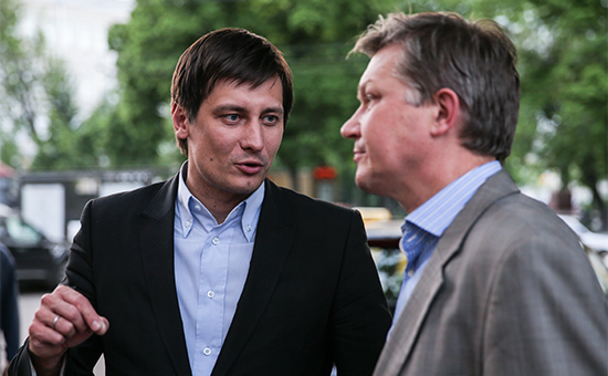 Экс-сопредседатель партии ПАРНАС Владимир Рыжков и депутат Госдумы Дмитрий Гудков (справа налево)