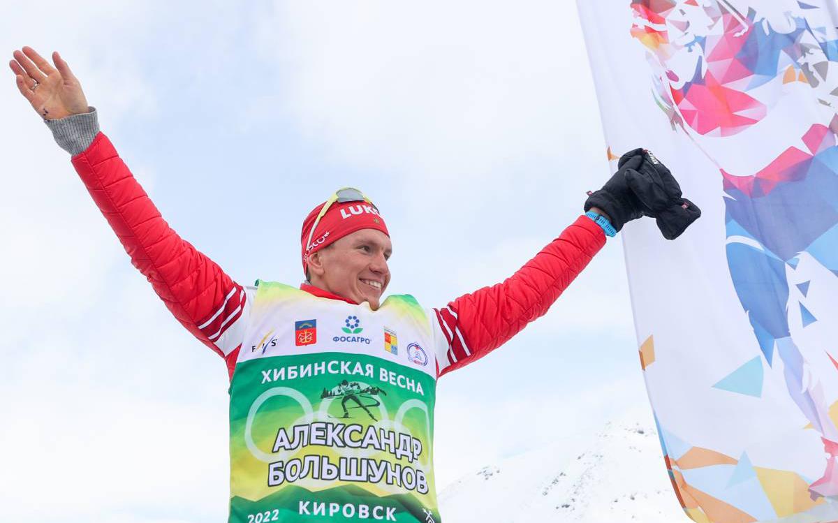 Лыжник Большунов выиграл 15-ю гонку подряд