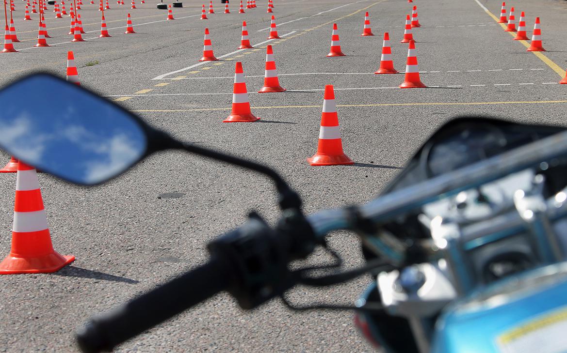 МВД решило заменить в экзамене для мотоциклистов «парковку» на «колею»