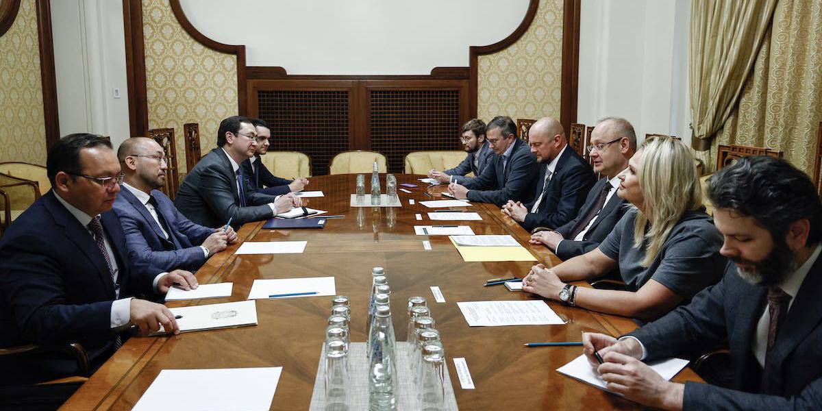 Посол Казахстана подтвердил советнику президента РФ участие в ВЭФ-2023