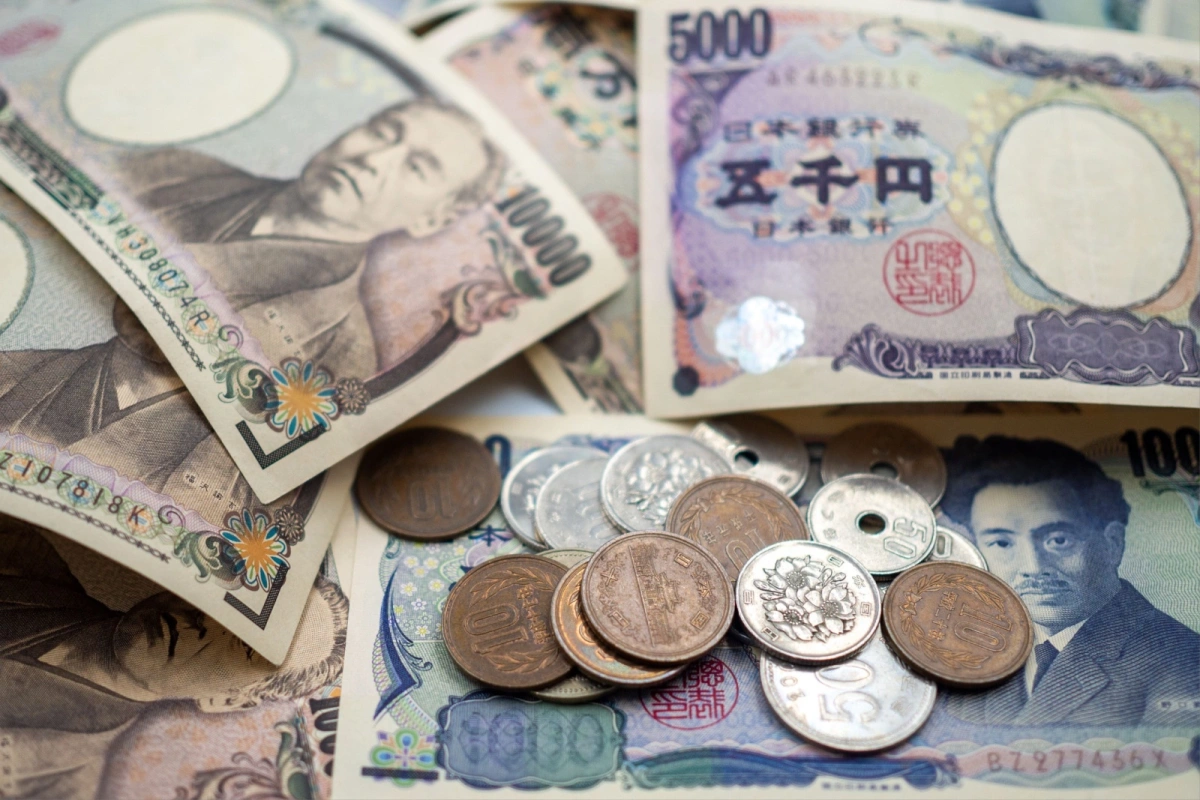 Курс доллара впервые за 34 года превысил отметку 155 иен
