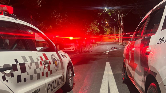 Homem morre atropelado e carro foge sem prestar socorro, diz PM - Foto: (Polícia Militar/Divulgação)
