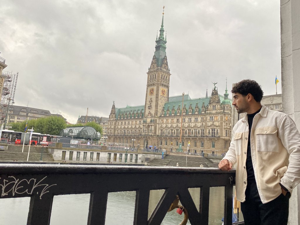 
"My biggest worry is returning to a country where we have experienced more than 74 genocides," says
Shahab Smoqi | Photo: December 2023, Hamburg, Shahab Smoqi  