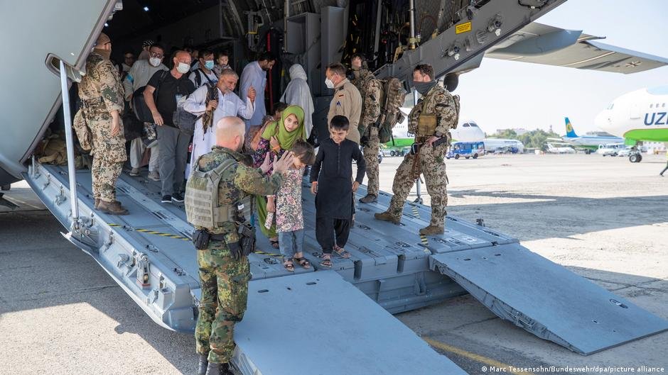Germany's troubled relocation program for Afghans at risk from the Taliban is still underway | Photo: Picture-alliance/Marc Tessensohn/Bundeswehr