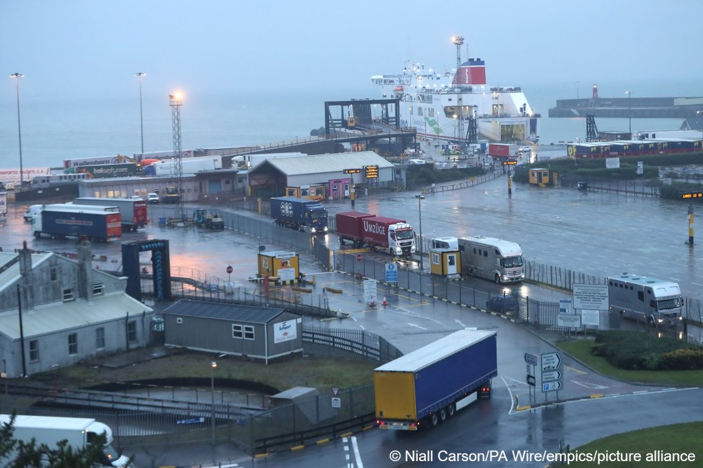 From file: Rosslare Europort in County Wexford, Ireland, in November 2019, when 16 people were discovered in a sealed trailer on a ship sailing from France | Photo: picture alliance / Niall Carson / PA Wire