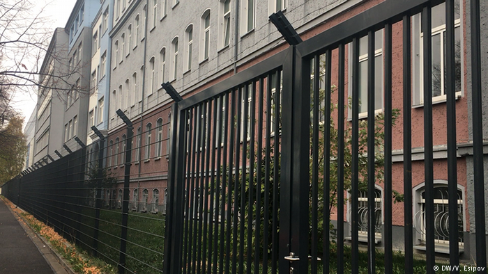 Center for asylum seekers in Hamburger Straße | Photo: DW/V.Esipov