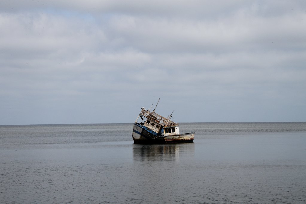 From file: A wrecked boat off Djerba island, Tunisia, 2018 | Photo: picture-alliance/N. Seliverstova
