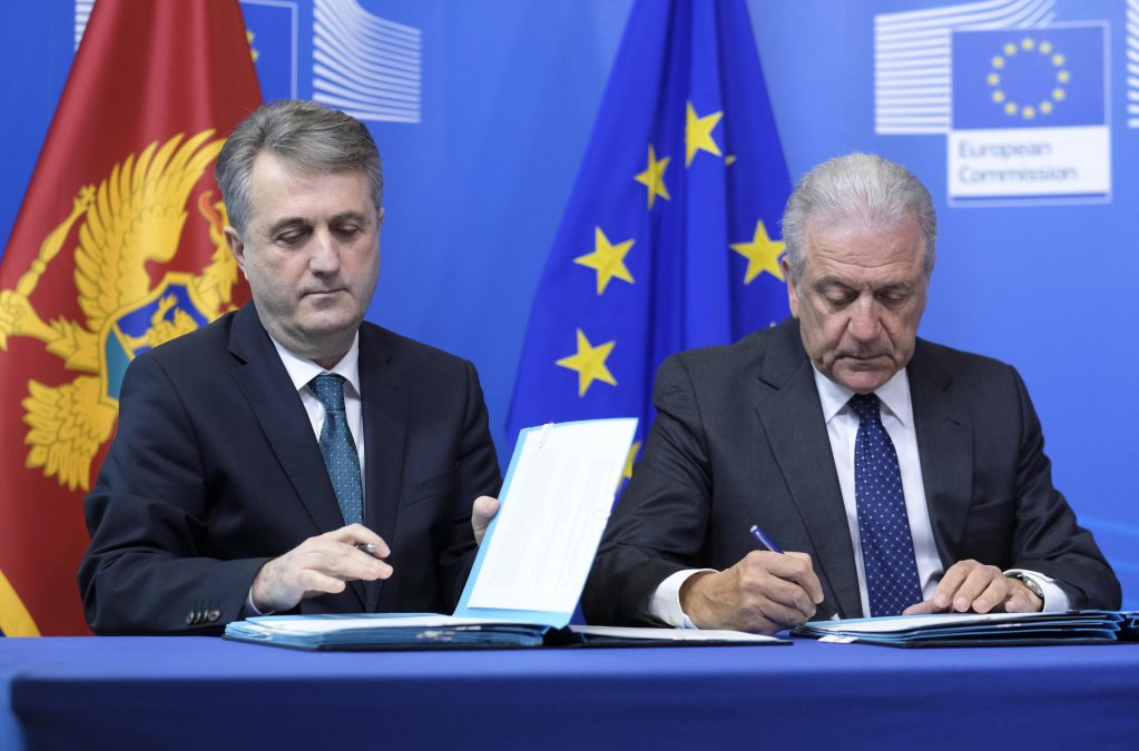 EU Commissioner for Migration, Home Affairs and Citizenship Dimitris Avramopoulos and Minister of the Interior of Montenegro Mevludin Nuhodzic (L) during the signing ceremony of the European Border and Coast Guard Agency Agreement, which will take effect in Montenegro. PHOTO/EPA/OLIVIER HOSLET