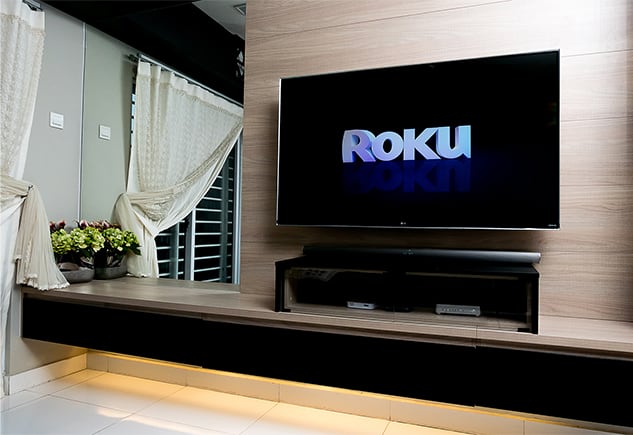 an image with Roku opened on TV 
