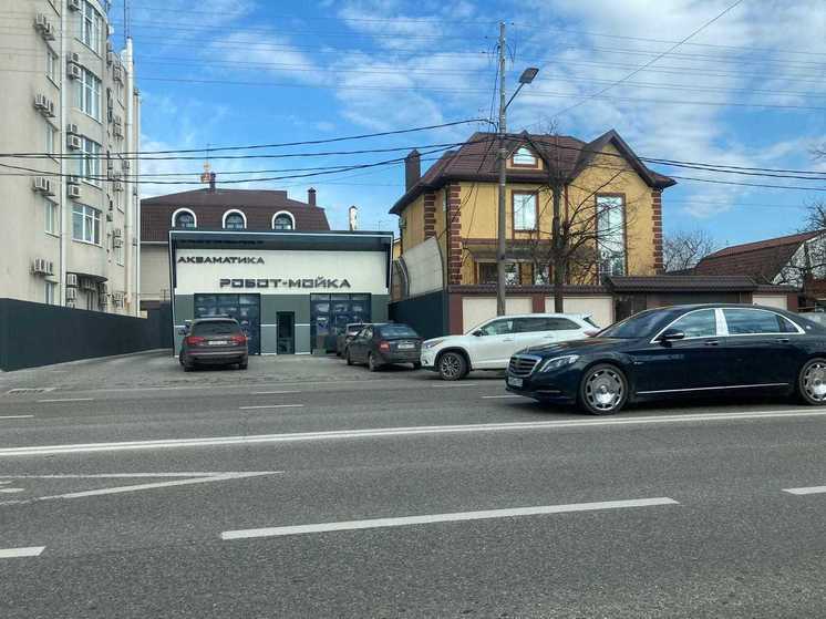 Круглосуточная автомойка на улице Красных партизан в Краснодаре стала проблемой для жителей