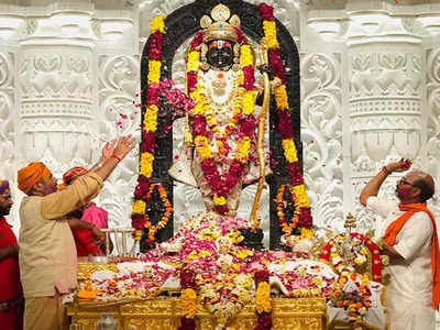 Ram Lalla enthralls devotees in outfit decorated with silver, gold threads and Vaishno symbol