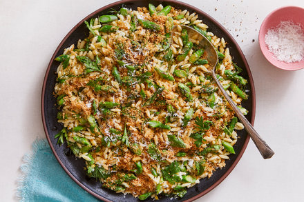 Lemony Orzo With Asparagus and Garlic Bread Crumbs